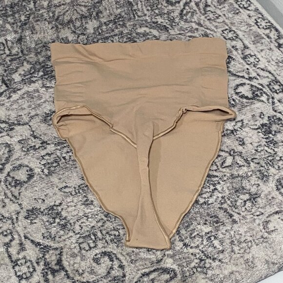 NEW Skims Seamless Sculpt High-Waisted Thong in Nude Beige Size Large - Picture 4 of 5